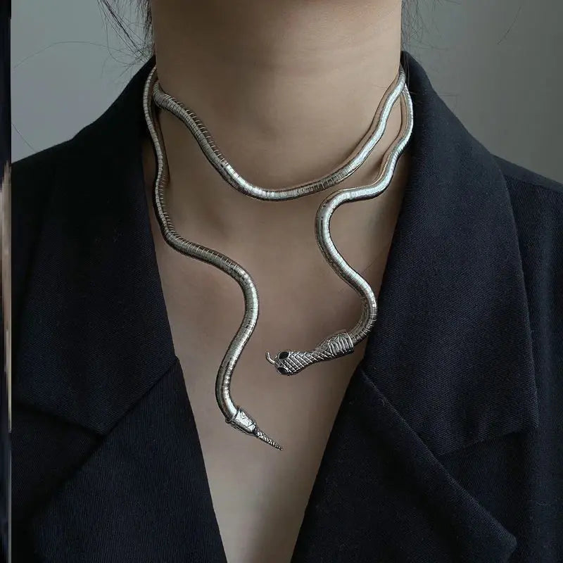 Collar Multifuncional Serpiente Rebelde